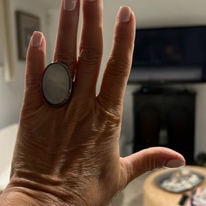 Mother of pearl ring size 6🌸